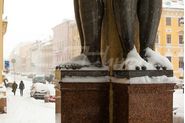 Петербург за два дня накрыла треть месячной нормы осадков. Как убирают снег на улицах города - в фотоотчете 